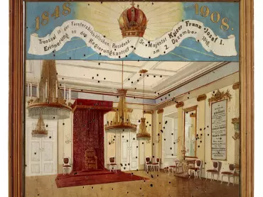 Střelecký terč k 60. výročí nástupu vlády Františka Josefa I. – pohled do Trůnního sálu arcibiskupské rezidence v Olomouci s pamětní deskou. Od ozářené koruny v horní části terče vlají stuhy s textem, jenž v českém překladu zní: „Trůnní sál v knížecí arcibiskupské rezidenci. / Upomínka na nástup vlády / Jeho Veličenstva císaře Františka Josefa I. / 2. prosince 1848.“ V horních rozích terče jsou umístěny letopočty 1848 a 1908. Olejomalba na dřevě provedená prostějovským malířem Heinrichem Taschnerem, 106 × 160,5 cm, inv. č. O-2484.